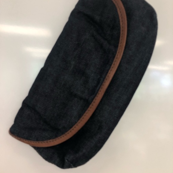 Lucky Brand Cute and Functional Denim With Leather Trim Wristlet - Picture 3 of 11